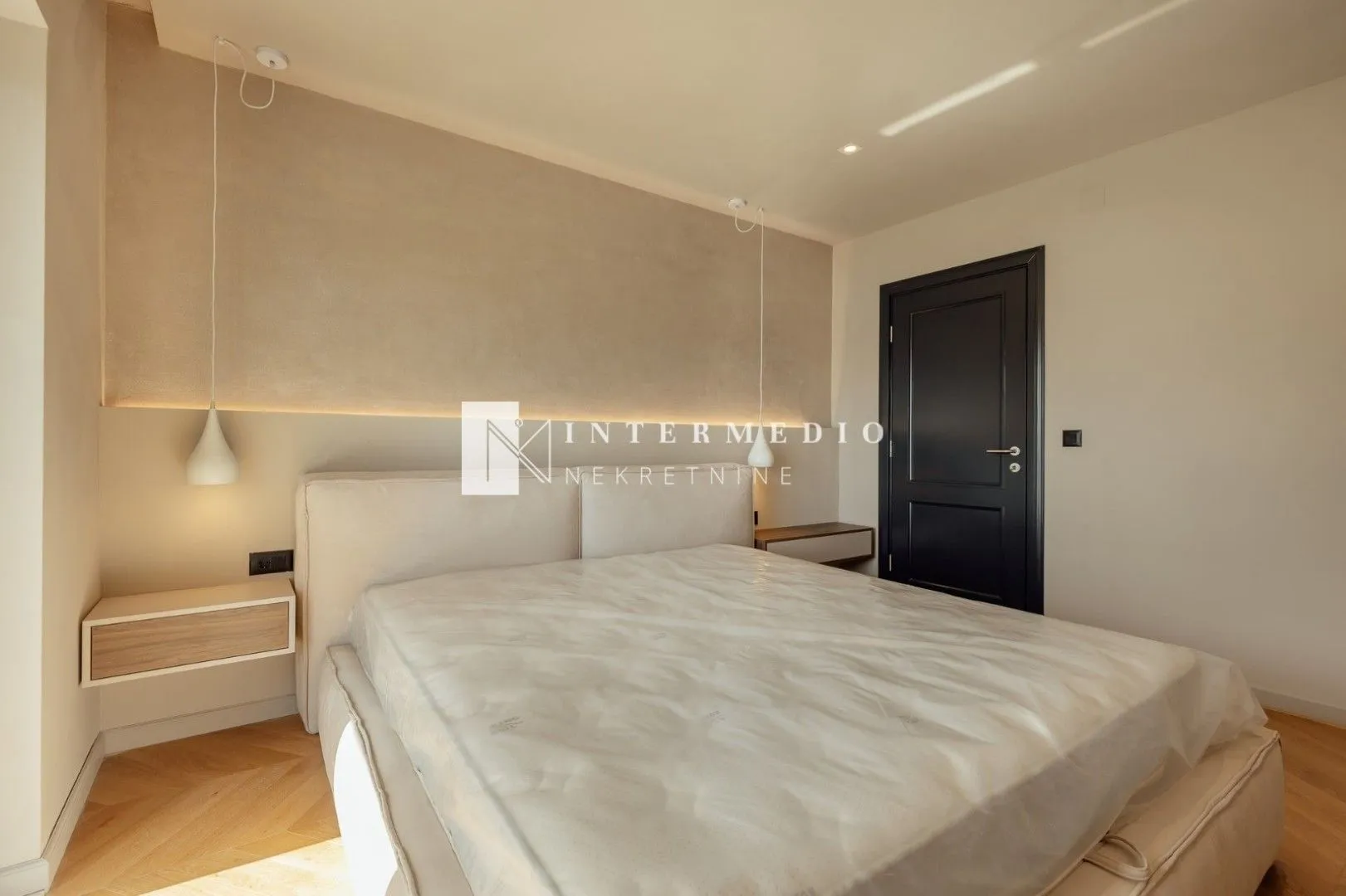 Prodaja, dvosoban stan, 180m², Savina, Herceg Novi