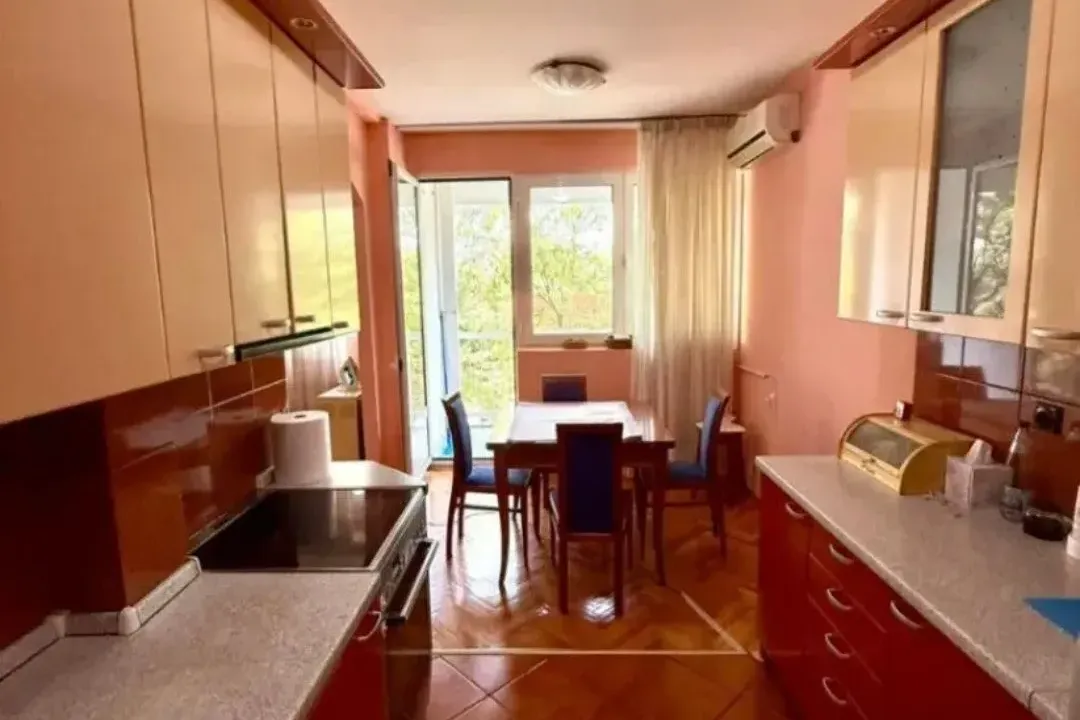 Sale, three bedroom apartment, 100m², Pejton, Podgorica