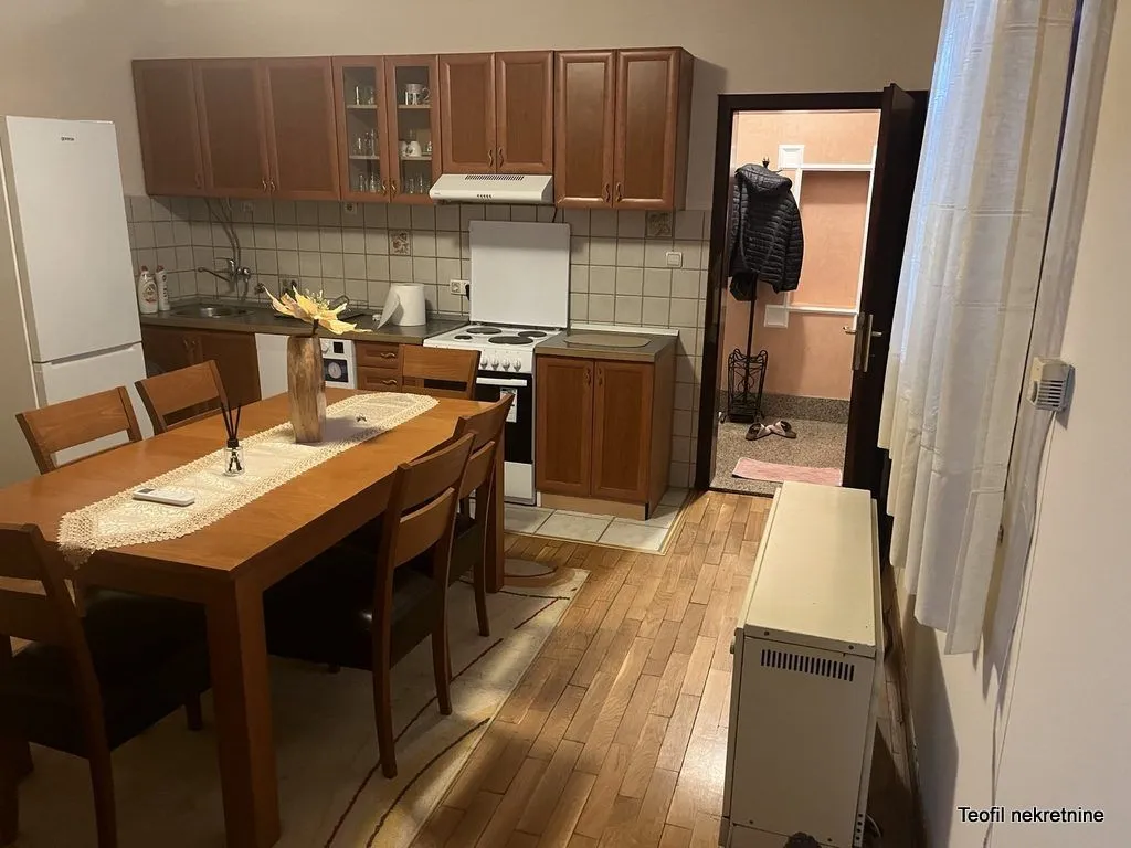 Izdavanje, trosoban stan, 81m², Surčin, Beograd