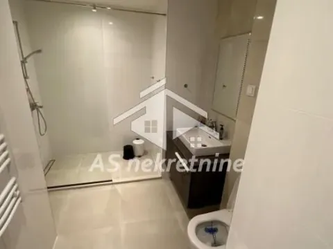 Izdavanje, trosoban stan, 79m², Savski Venac, Beograd - image 12