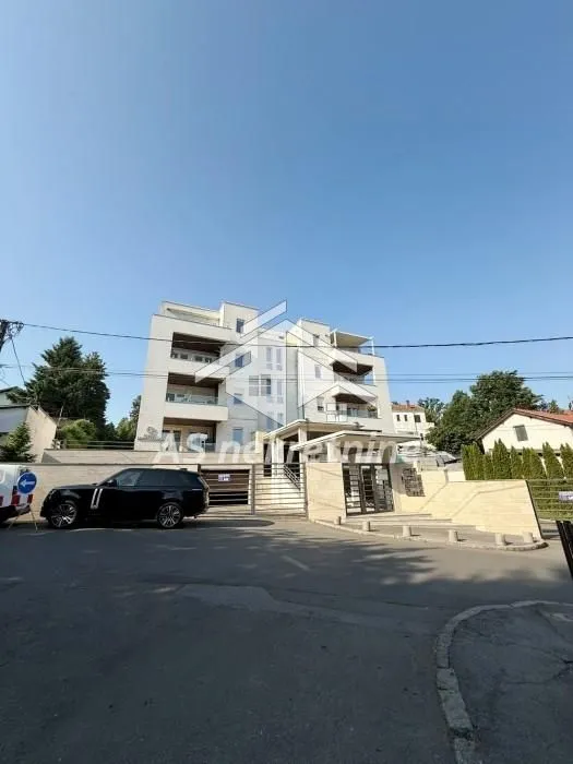Izdavanje, četvorosoban stan, 157m², Savski Venac, Beograd