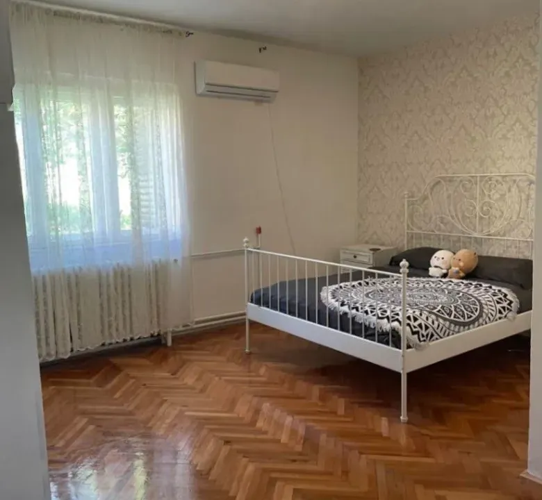 Izdavanje, kuća, 100m², Centar, Cetinje