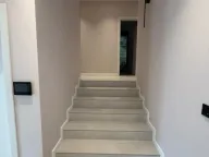 Izdavanje, kuća, 220m², Zagorič, Podgorica - image 8