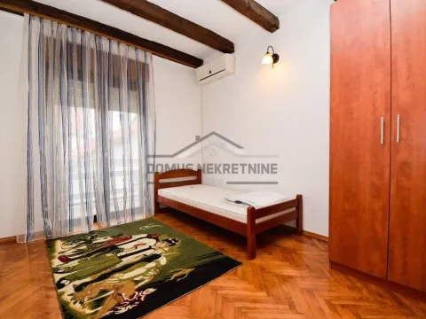 Izdavanje, kuća, 250m², Stari Aerodrom, Podgorica - image 12