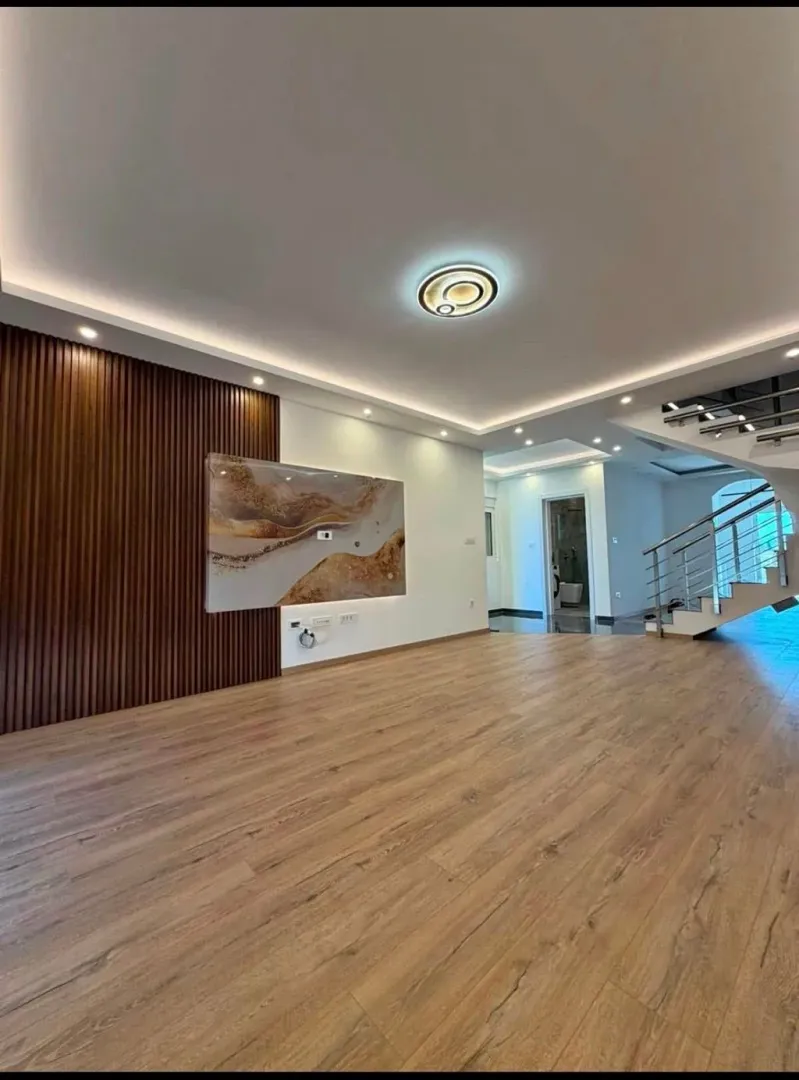 Izdavanje, kuća, 200m², Karaburško Polje, Podgorica
