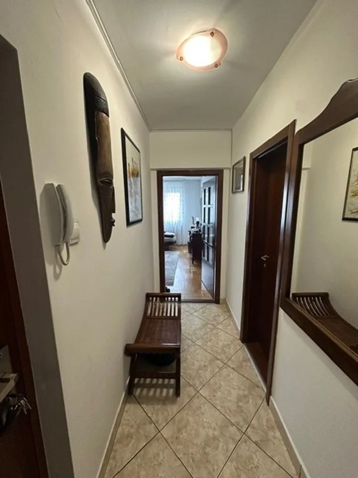 Izdavanje, dvosoban stan, 86m², Gintaš, Podgorica