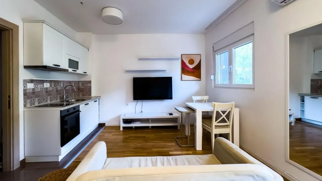 Izdavanje, garsonjera, 40m², Budva, Crna Gora