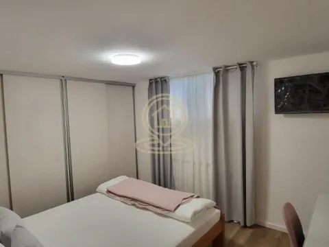 Rent, two bedroom apartment, 50m², Južni Bulevar, Vračar Sve Podlokacije - image 5