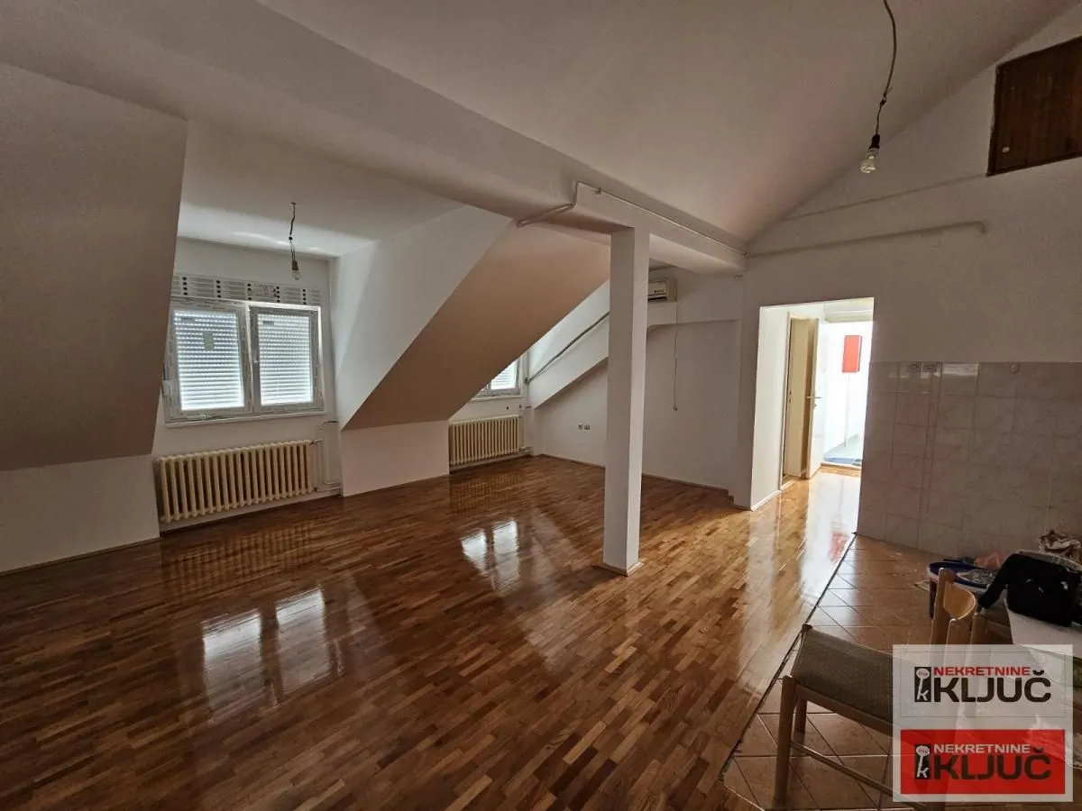 Prodaja, jednosoban stan, 37m², Detelinara, Novi Sad Sve Podlokacije