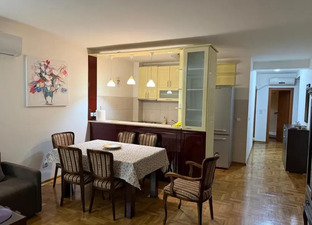 Izdavanje, trosoban stan, 63m², Đeram Pijaca, Beograd