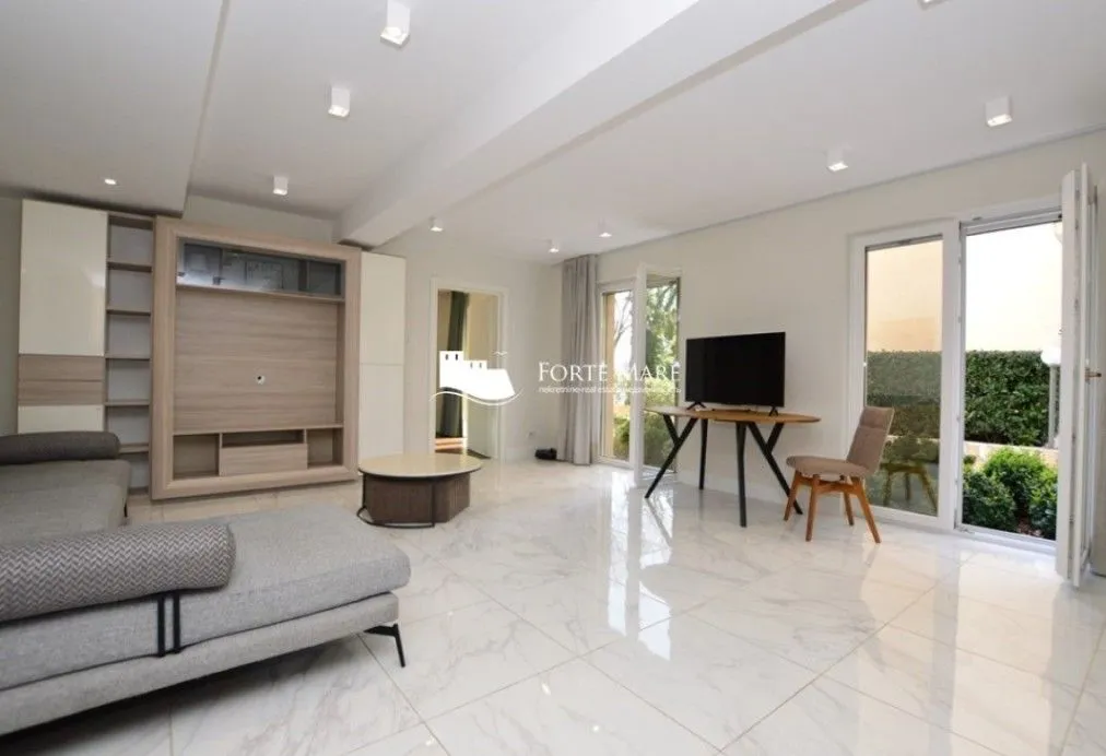 Prodaja, dvosoban stan, 74m², Đenovići, Herceg Novi