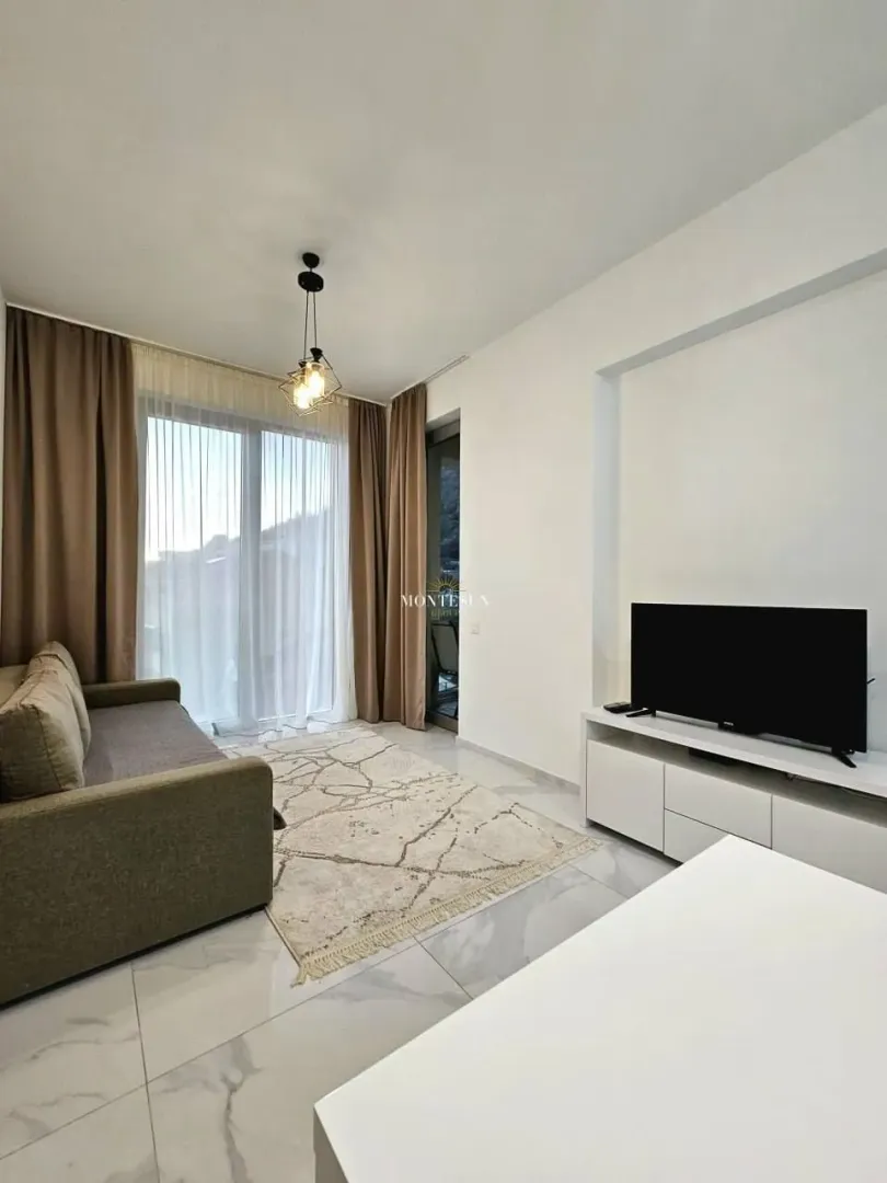 Rent, two bedroom apartment, 55m², Bečići, Budva