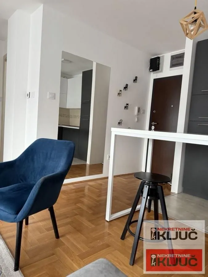 Izdavanje, jednosoban stan, 47m², Bulevar Oslobodjenja, Novi Sad Sve Podlokacije