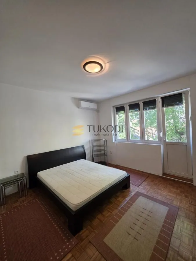 Izdavanje, jednosoban stan, 43m², Vračar Sve Podlokacije, Beograd