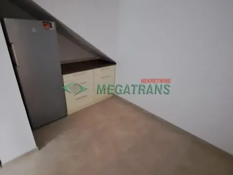 Izdavanje, kuća, 247m², Petrovaradin, Novi Sad - image 11