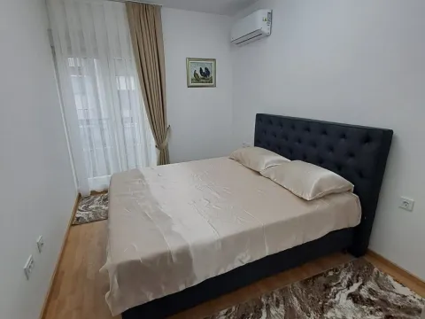 Izdavanje, dvosoban stan, 60m², Stara varoš, Nikšić - image 11