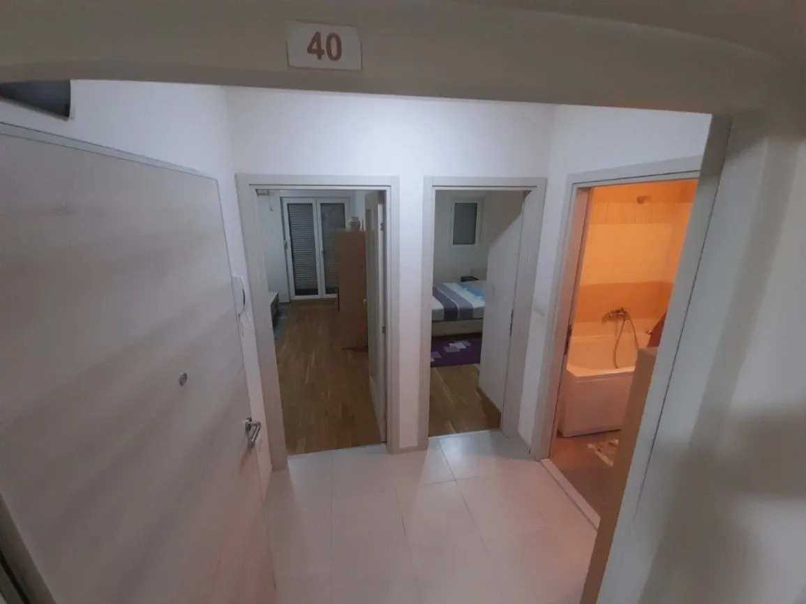 Izdavanje, jednosoban stan, 42m², Stari Aerodrom, Podgorica