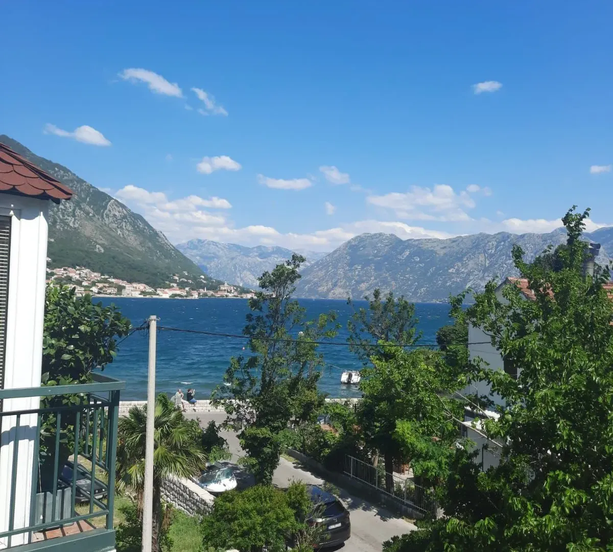 Rent, one bedroom apartment, 40m², Dobrota, Kotor
