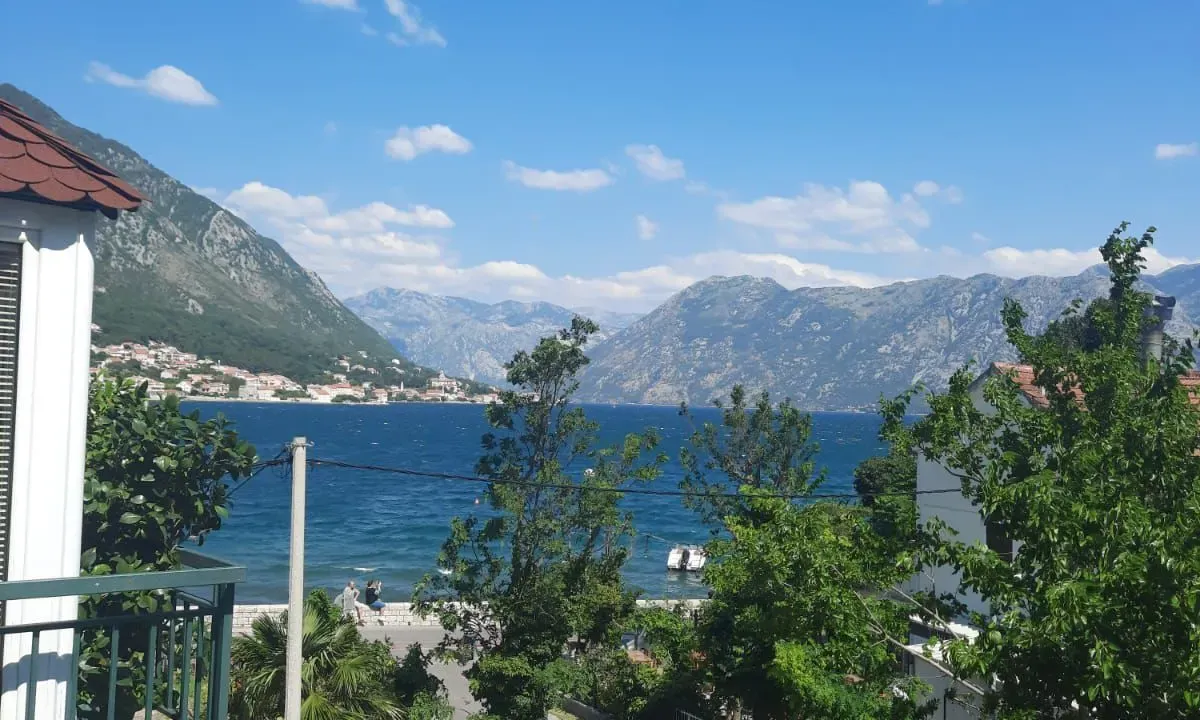 Izdavanje, jednosoban stan, 40m², Dobrota, Kotor