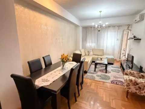 Izdavanje, jednosoban stan, 53m², City Kvart, Podgorica - image 1