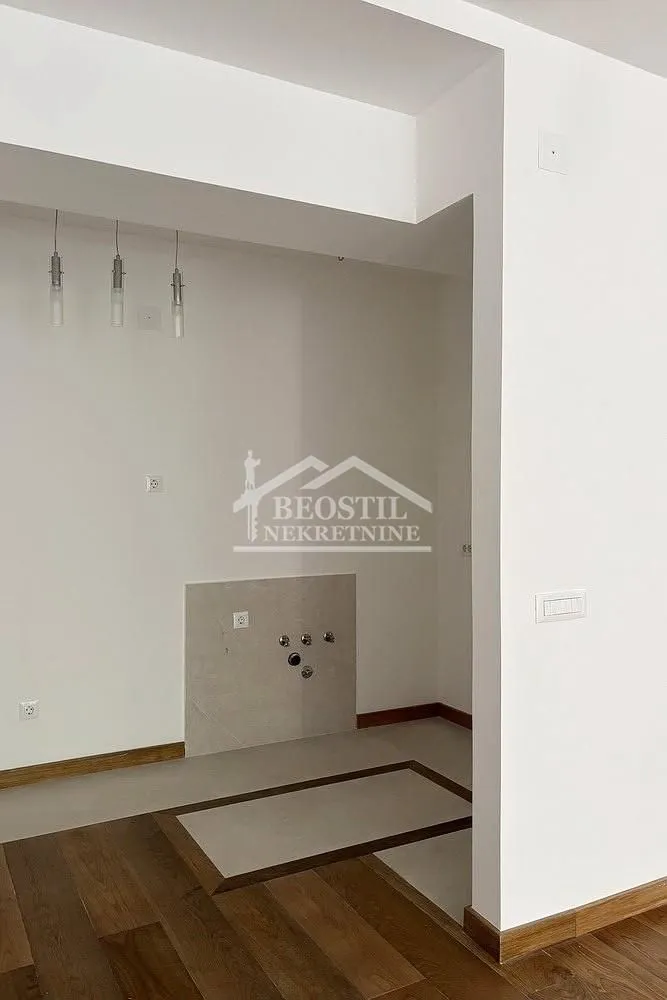 Prodaja, trosoban stan, 83m², Kalenić Pijaca, Vračar Sve Podlokacije