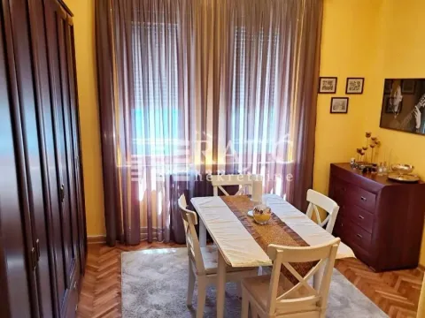 Living room with a dining table and chairs. - image 19