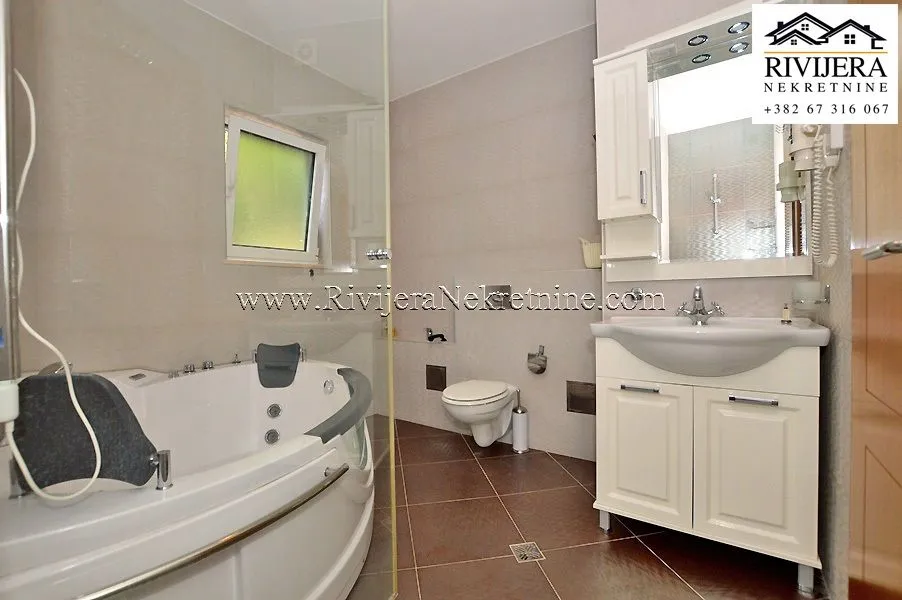 Prodaja, četvorosoban stan, 107m², Đenovići, Herceg Novi