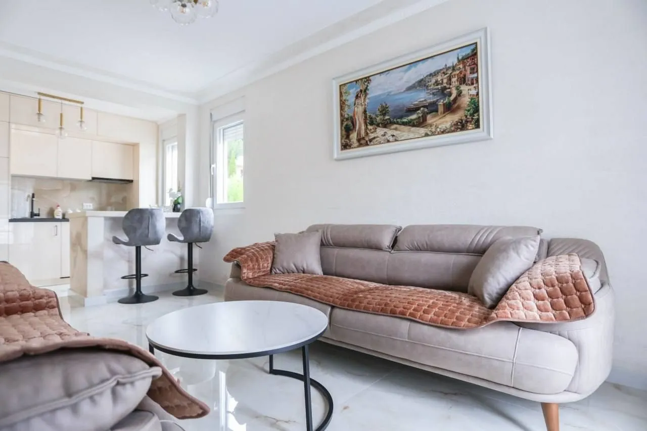 Rent, one bedroom apartment, 50m², Centar, Budva