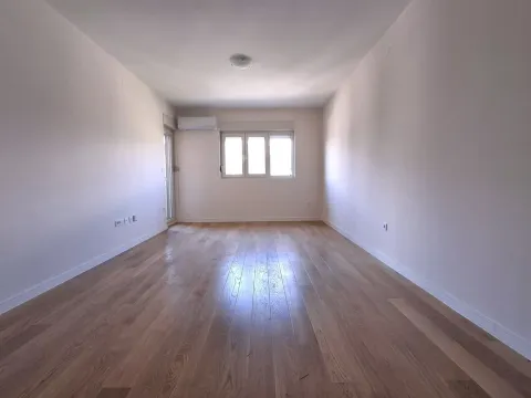 Rent, apartment, 59m², Central Point, Podgorica - image 2