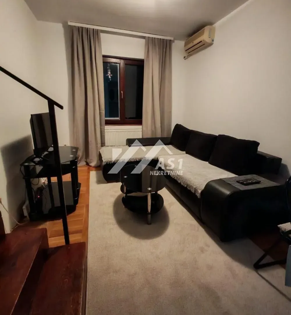 Izdavanje, trosoban stan, 54m², Centar, Novi Sad