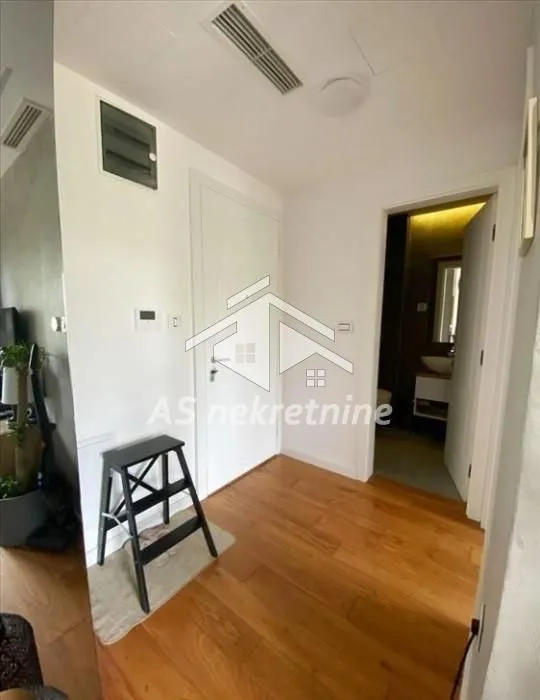 Izdavanje, dvosoban stan, 41m², Savski Venac, Beograd