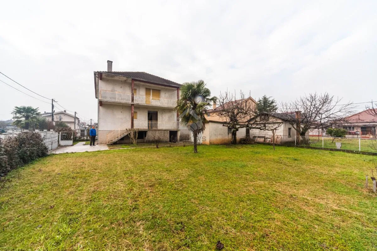 Prodaja, kuća, 215m², Tološi, Podgorica