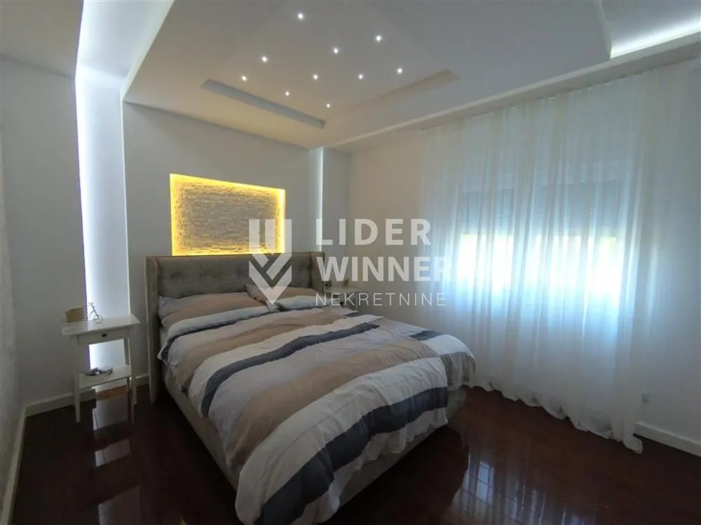 Prodaja, kuća, 203m², Centar, Ub