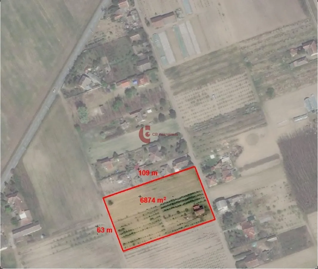 Satelitski snimak parcele sa označenim granicama i dimenzijama.