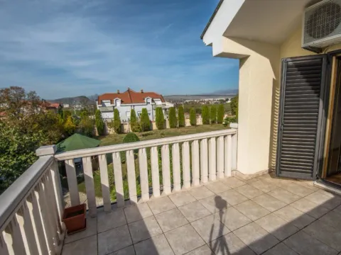 Izdavanje, kuća, 370m², Zabjelo, Podgorica - image 6