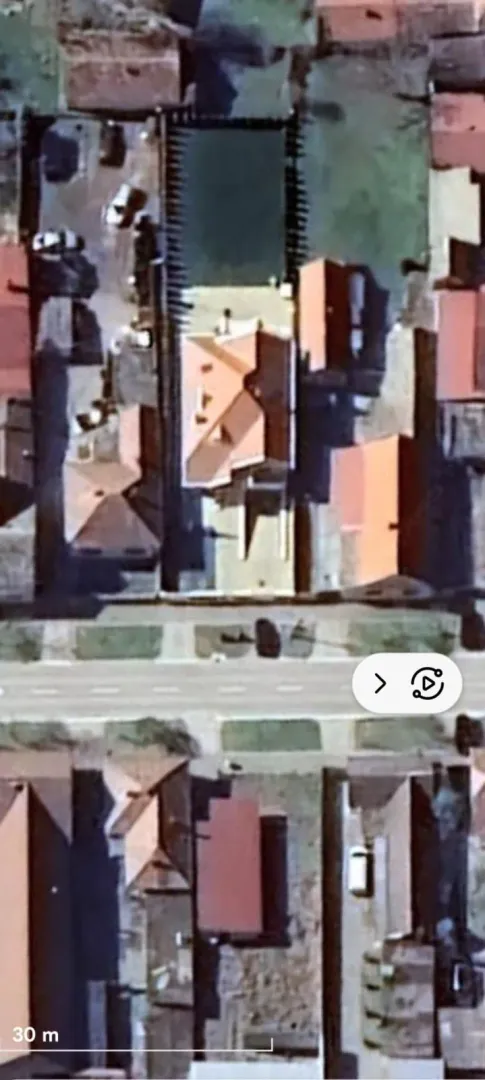 Satelitski snimak lokacije sa prikazom parcele i okoline.
