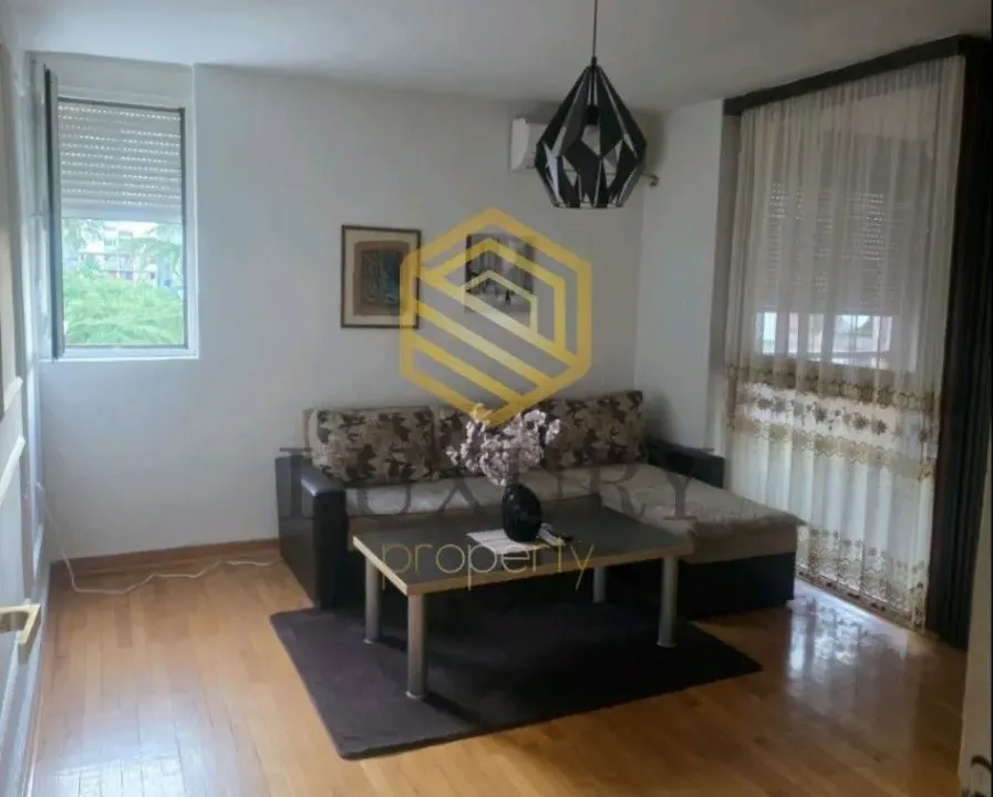 Izdavanje, jednosoban stan, 43m², Blok 5, Podgorica