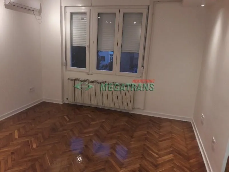 Prodaja, jednosoban stan, 35m², Đeram Pijaca, Beograd