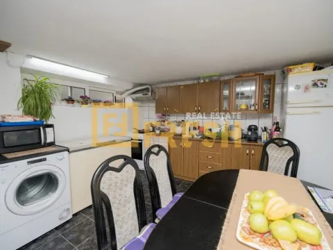 Prodaja, kuća, 350m², Vranići, Podgorica - image 19