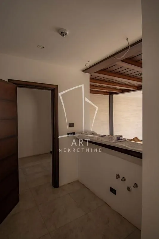 Sale, four bedroom apartment, 150m², Kalenić Pijaca, Vračar Sve Podlokacije