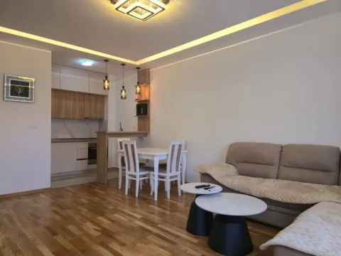 Rent, one bedroom apartment, 53m², City Kej, Podgorica - image 4