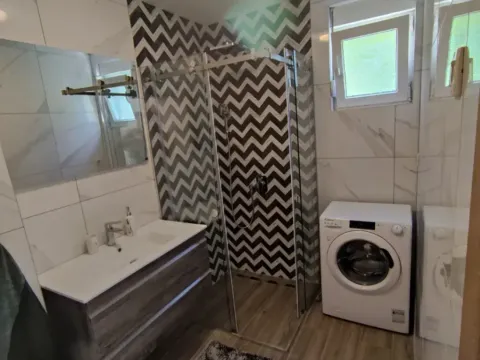 Izdavanje, jednosoban stan, 52m², Seljanovo, Tivat - image 6