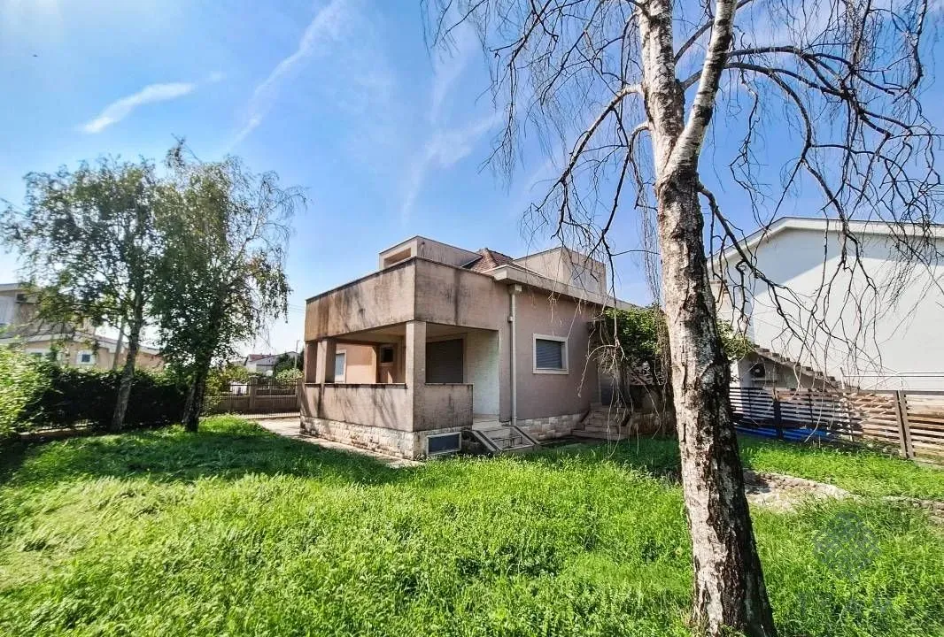 Prodaja, kuća, 228m², Dalmatinska ulica, Podgorica