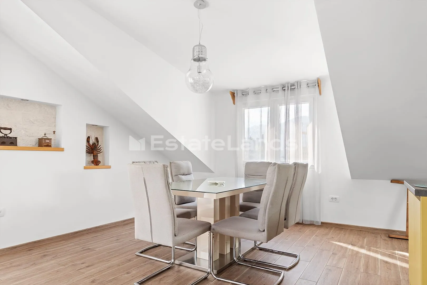 Izdavanje, dvosoban stan, 85m², Seljanovo, Tivat