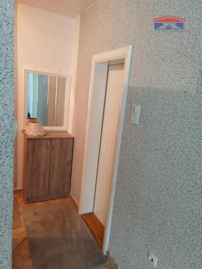 Izdavanje, jednosoban stan, 32m², Grbavica, Novi Sad Sve Podlokacije