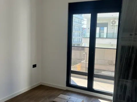 Izdavanje, jednosoban stan, 44m², Centar, Podgorica - image 5