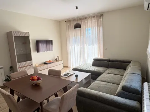 Rent, one bedroom apartment, 50m², Tivat, Crna Gora - image 8