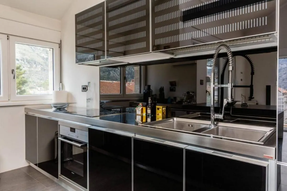 Rent, two bedroom apartment, 120m², Kotor, Crna Gora