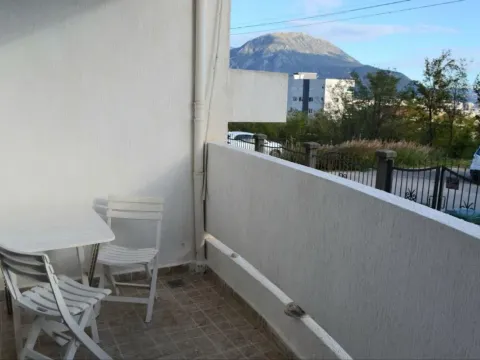 Rent, one bedroom apartment, 52m², Šušanj, Bar - image 2