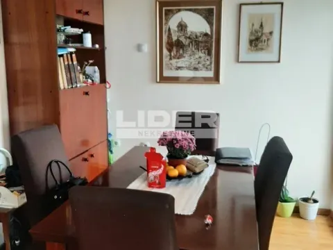 Sale, four bedroom apartment, 87m², Zemun Centar, Zemun Sve Podlokacije